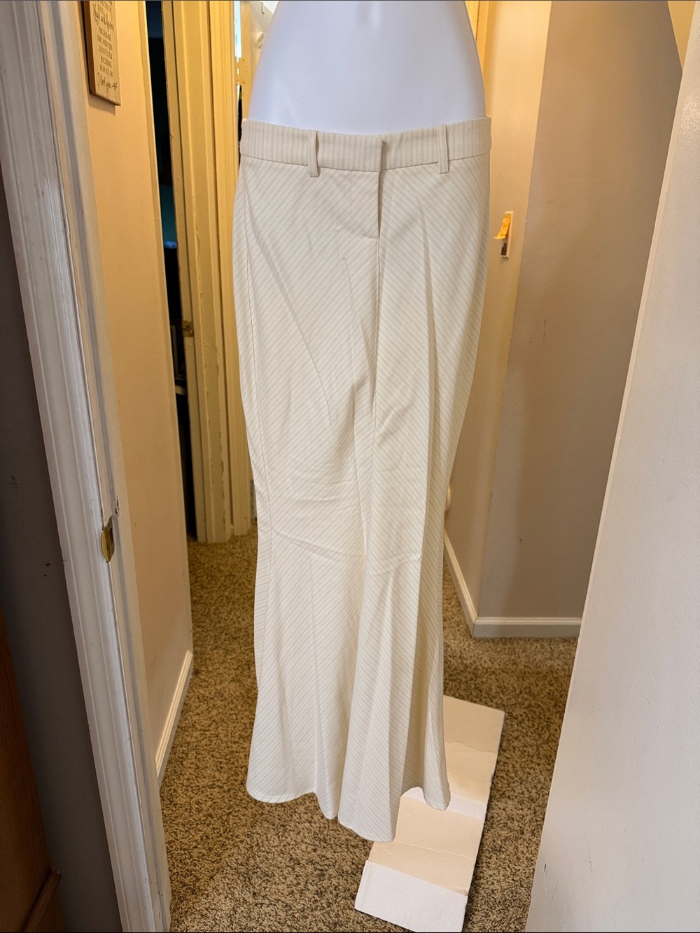 NWOT **RARE** Bebe Women’s Cream Pinstripe Mermaid Skirt Size 0